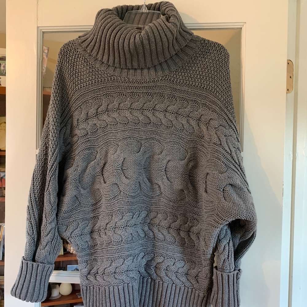 Moda international long sleeve turtleneck sweater XL